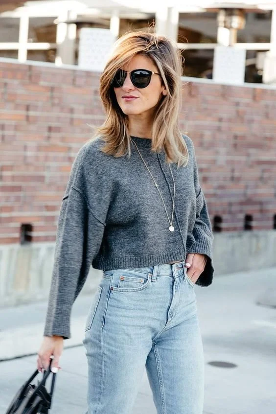 High waisted jeans outfit with sneakers top